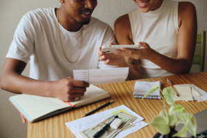 Educação financeira para casais: como organizar as finanças juntos e evitar conflitos
