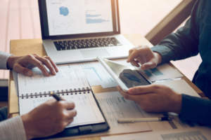 Descubra como o planejamento financeiro familiar pode transformar sua vida e ajudá-lo a alcançar os sonhos do casal sem estresse.