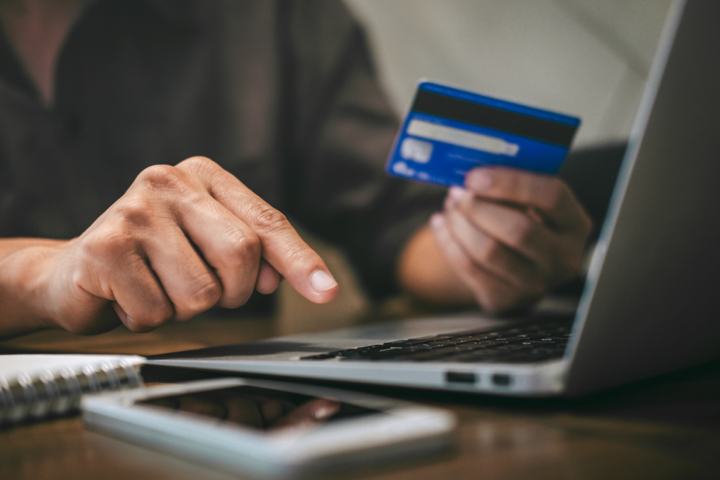 Descubra como eliminar as parcelas que consomem seu salário e recupere o controle das suas finanças com estratégias práticas e eficazes.