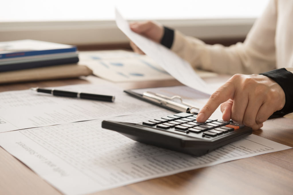 Como se preparar para imprevistos financeiros e evitar que emergências virem dívidas.