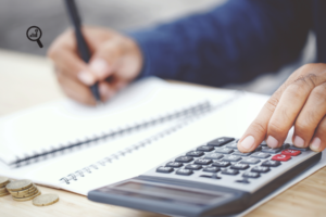 Aprenda como monitorar suas finanças sem estresse diário com dicas simples para organizar, controlar e manter seu dinheiro no caminho certo.