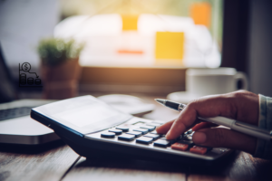 Descubra como ajustar suas finanças após uma redução de renda e mantenha o controle com estratégias simples e eficazes.